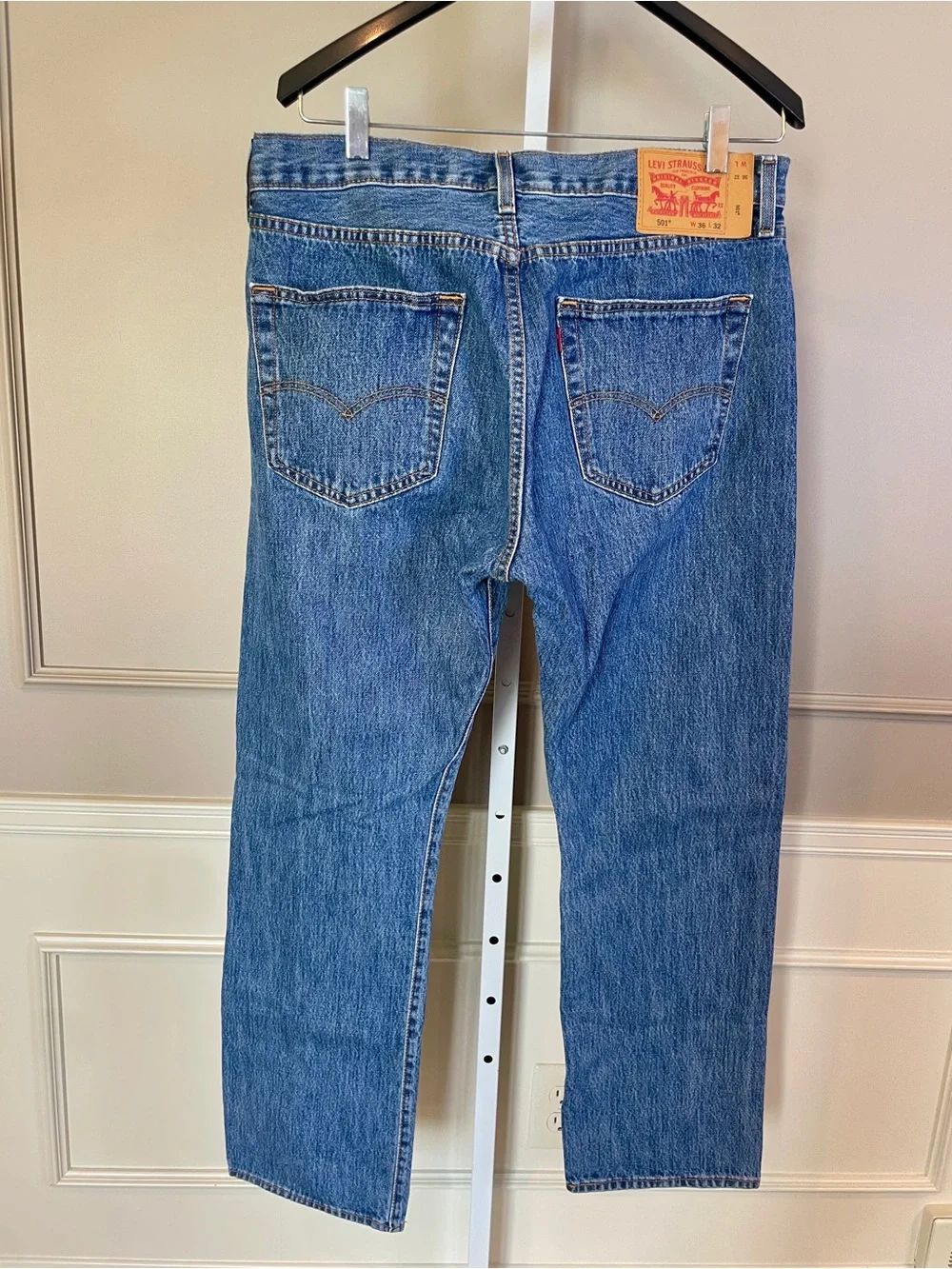 Levi's 501 Men's Button Fly Denim Jeans 36 x 32 Cotton Medium Blue
